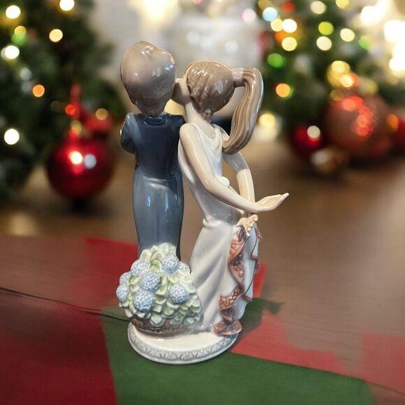 Lladro Lets Make Up Retired Figurine #5555 MINT Condition Glossy Finish IOB - Picture 3 of 11